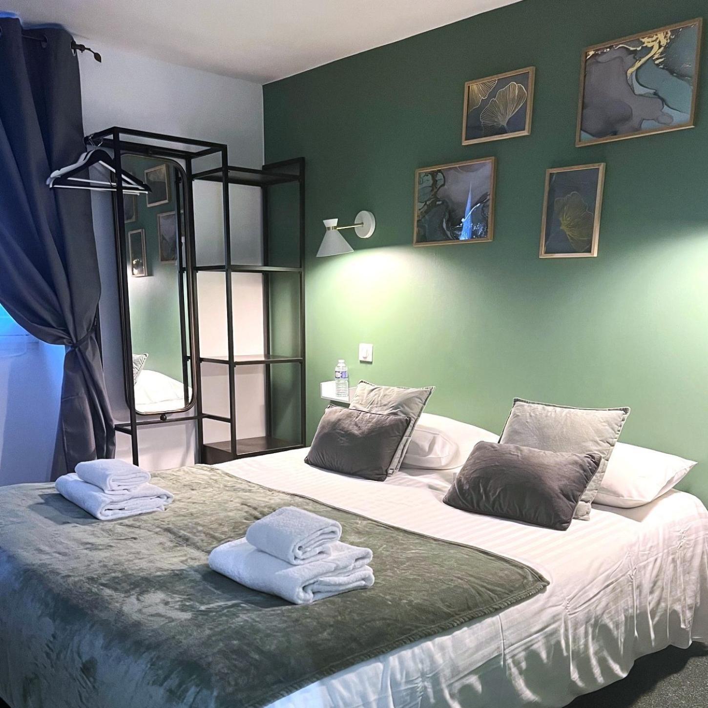 The Originals Boutique, Hotel Le George , Лош Екстериор снимка